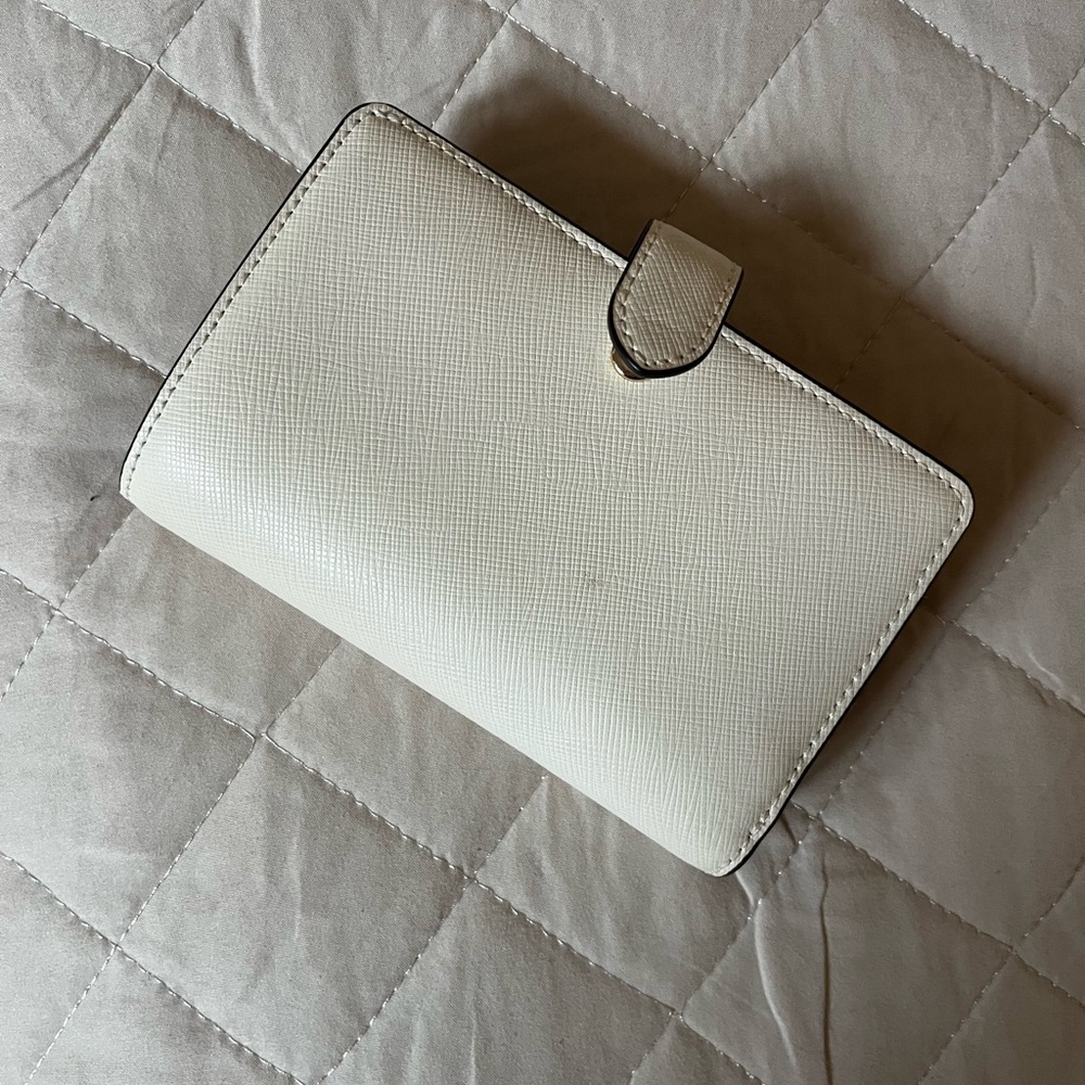Kate Spade Ivory Wallet - Picture 4 of 4
